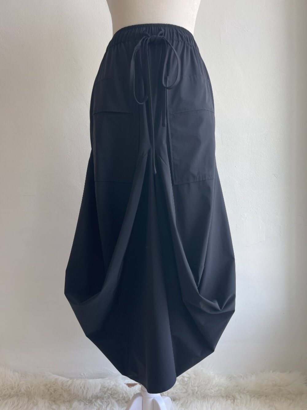 RUTI The Go-To Skirt Black - Picture 2 of 4